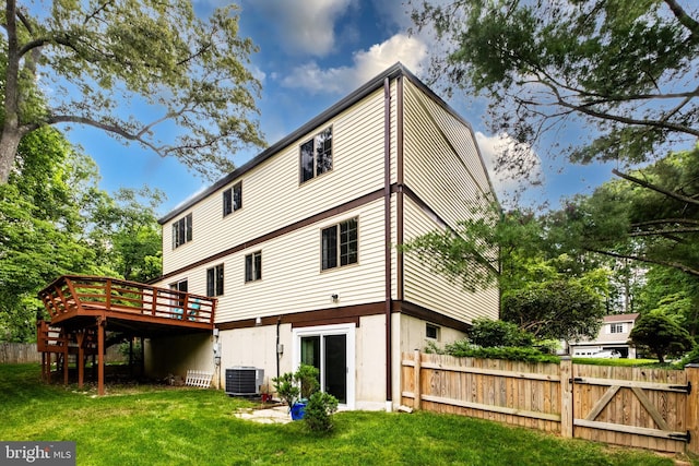 10712 Freds Oak Ct, Burke, VA 22015 - back of house featuring a deck, central AC, and a gate