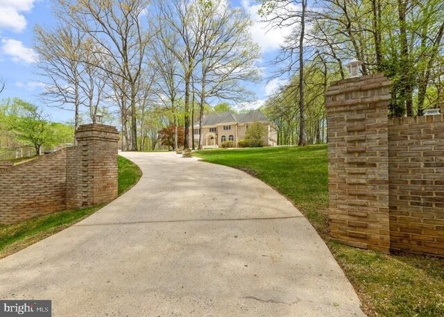 view of home's community featuring a lawn