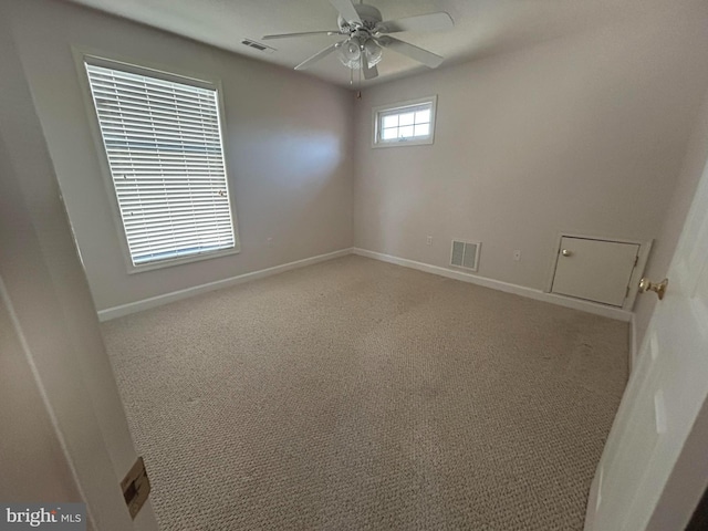 unfurnished room featuring ceiling fan and light colored carpet