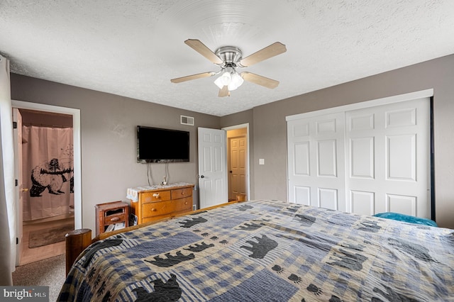 bedroom featuring a textured ceiling, ceiling fan, carpet, and a closet