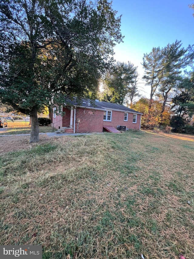 exterior space featuring a yard