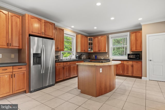 kitchen featuring crown molding, sink, a kitchen island, and stainless steel refrigerator with ice dispenser