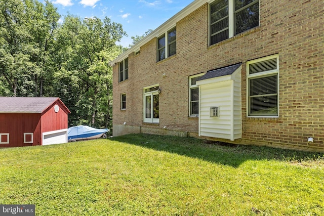 exterior space featuring an outbuilding and a yard