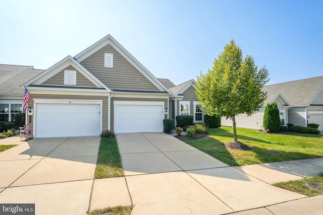 view of front of home featuring a front lawn