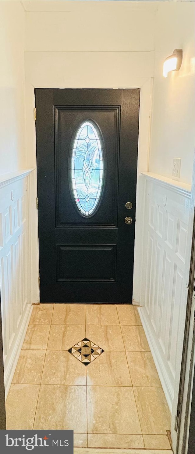 view of tiled entryway