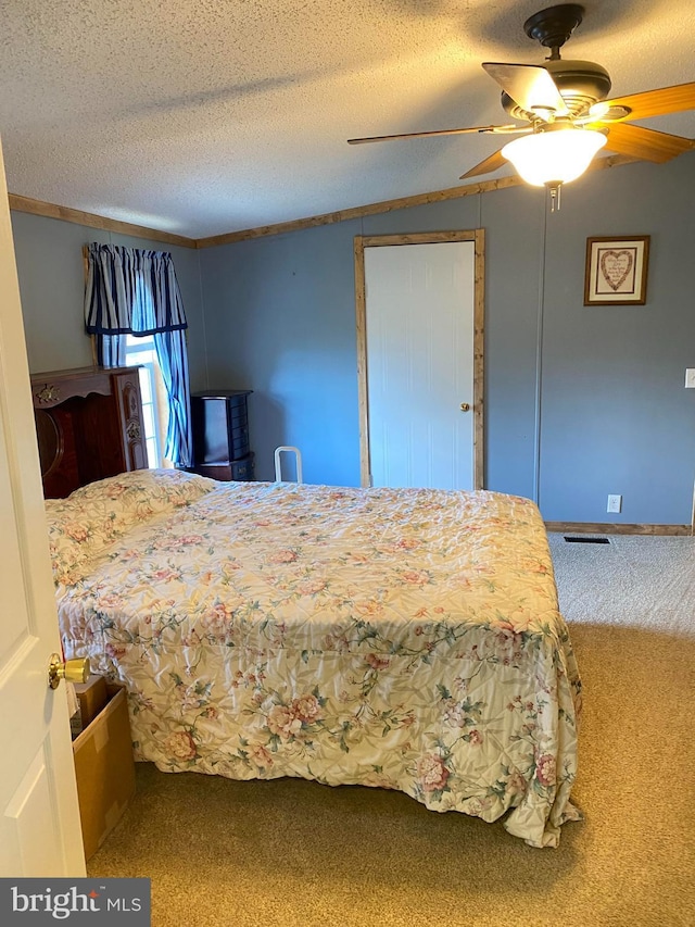 bedroom with carpet, a textured ceiling, and ceiling fan