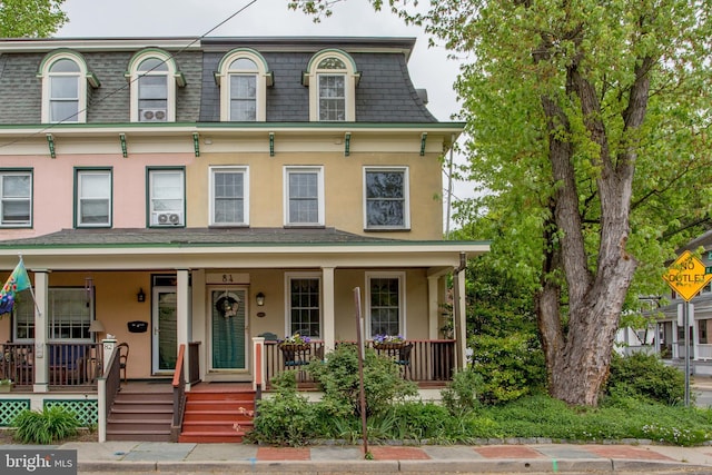 view of front of house featuring covered porch