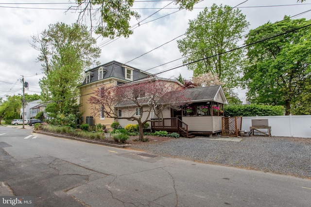 view of front of property