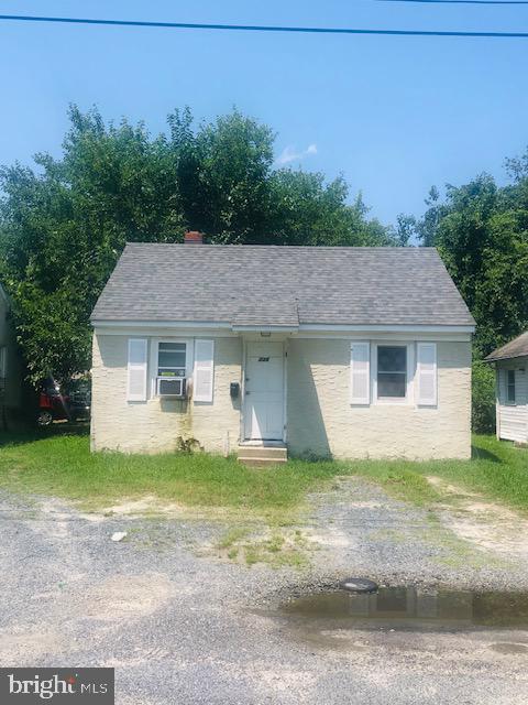 view of front of property featuring cooling unit