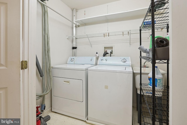 laundry room featuring sink and independent washer and dryer