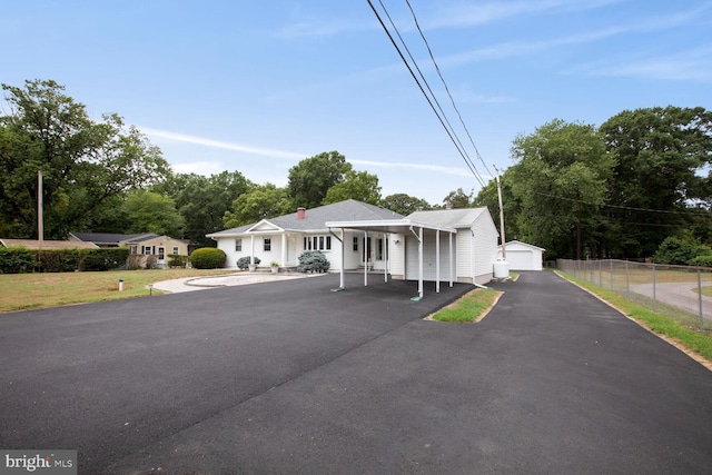 view of front of home featuring an outbuilding and a garage