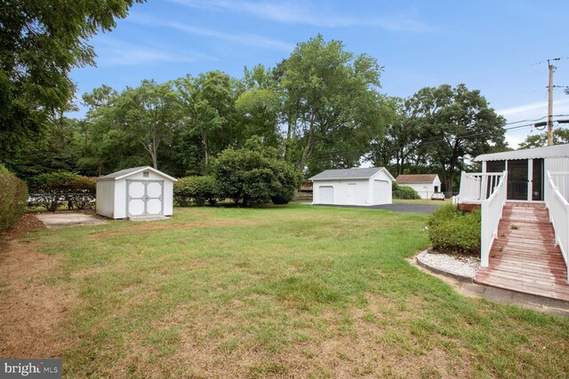 view of yard with a storage unit