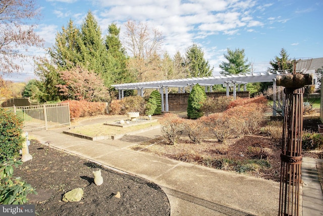 view of yard featuring a pergola