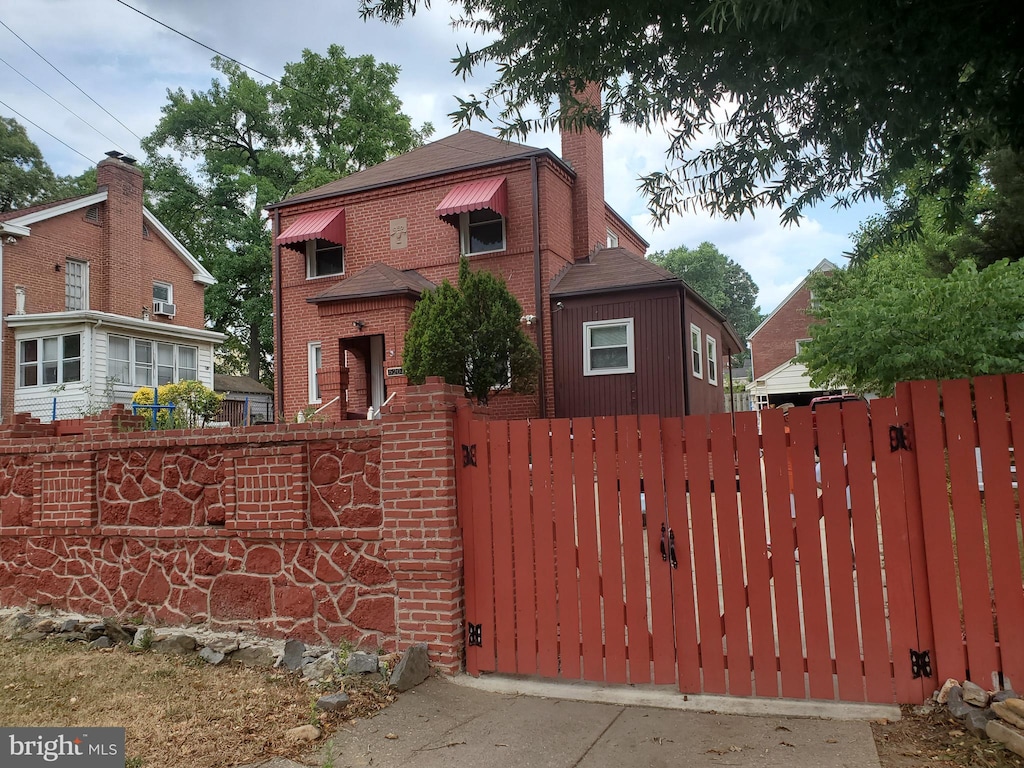 view of front of property