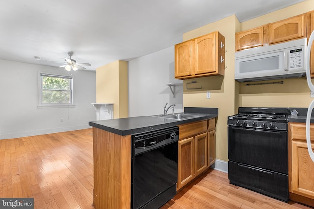 kitchen with black appliances, light hardwood / wood-style floors, sink, kitchen peninsula, and ceiling fan