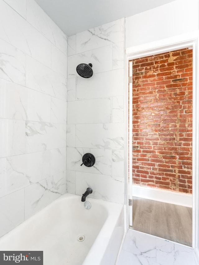 bathroom featuring tiled shower / bath