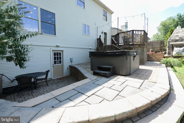 view of patio featuring a hot tub