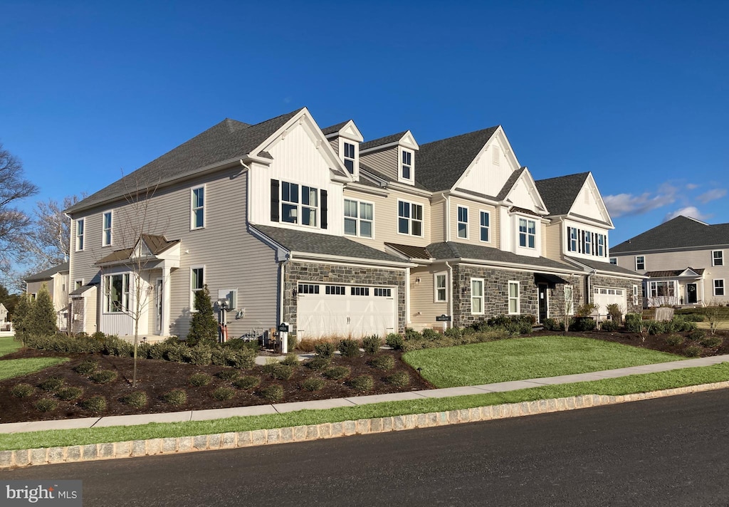 view of front of home featuring a front yard and a garage