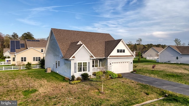 view of front facade featuring a front yard