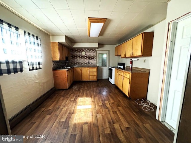 kitchen featuring dark hardwood / wood-style floors, sink, and white range with gas cooktop