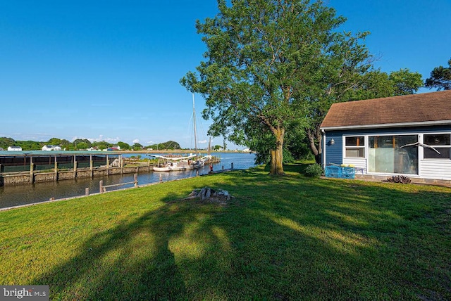 view of yard featuring a water view