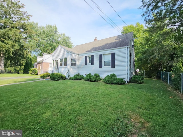 view of front of house featuring a front yard