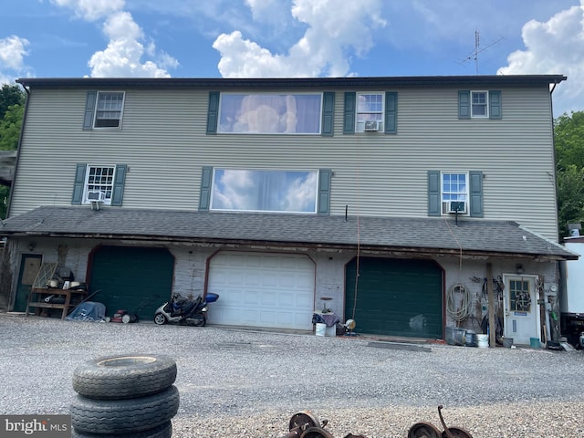 view of front facade featuring a garage