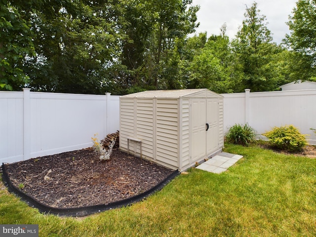 view of outdoor structure featuring a yard