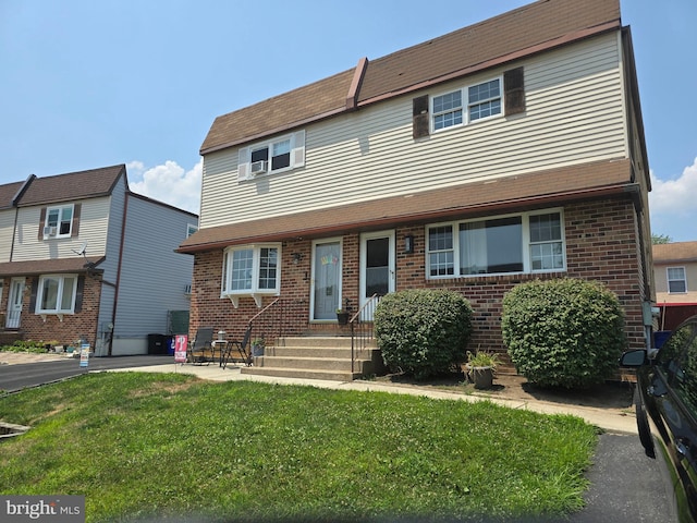 view of front of house featuring a front yard