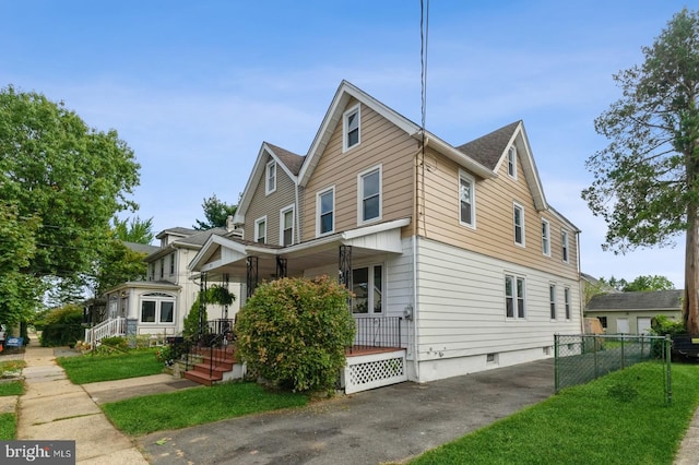 view of front property featuring a porch and a front lawn