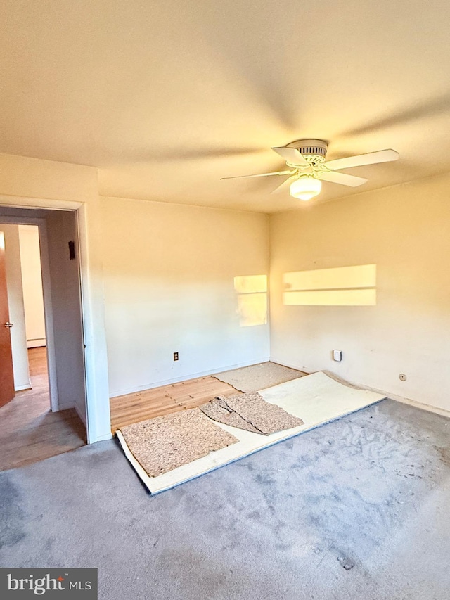 carpeted empty room featuring ceiling fan