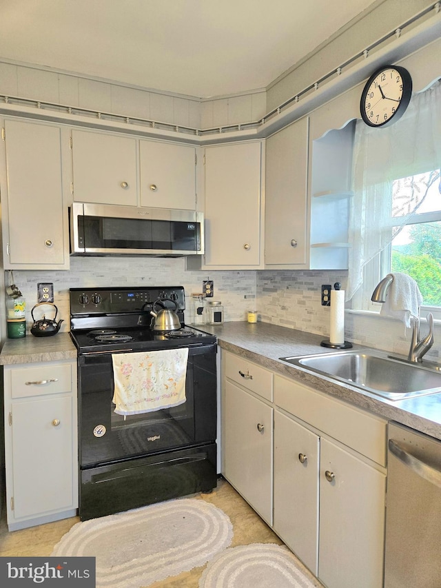 kitchen with sink, backsplash, and stainless steel appliances