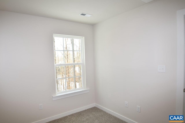 unfurnished room featuring carpet floors