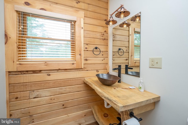 bathroom featuring sink