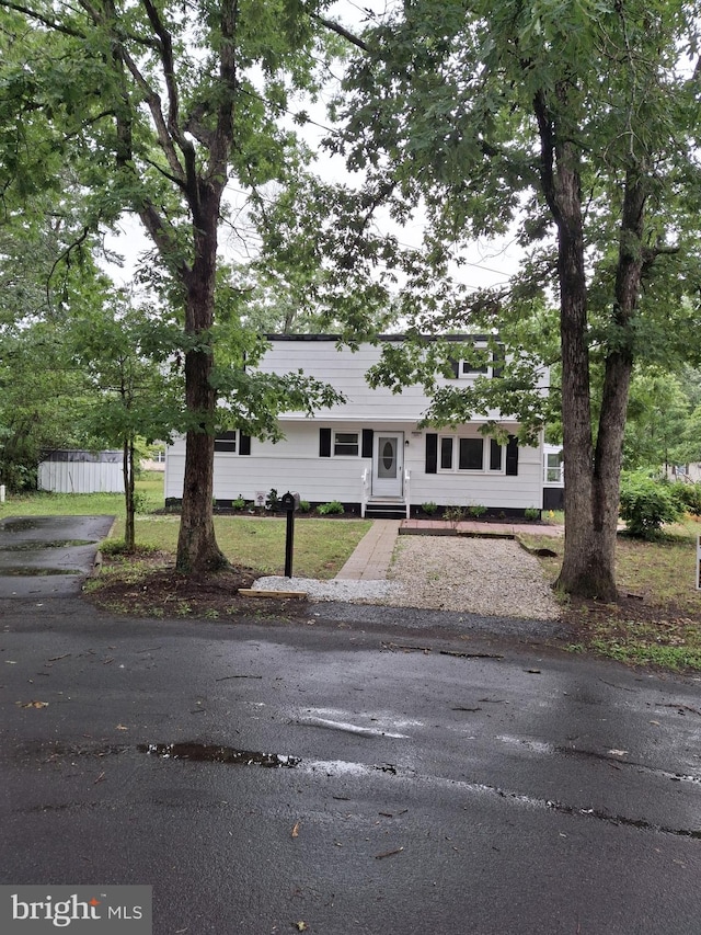 view of front of home with a front yard