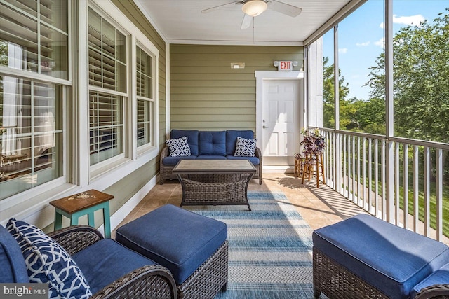 sunroom with ceiling fan