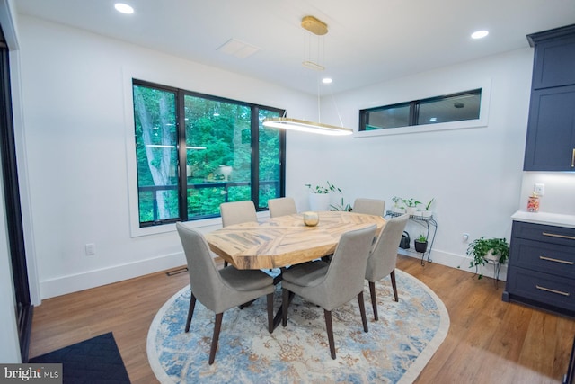 dining space featuring light wood finished floors, plenty of natural light, baseboards, and recessed lighting