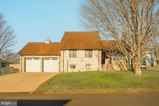 view of front of home featuring a front yard and a garage