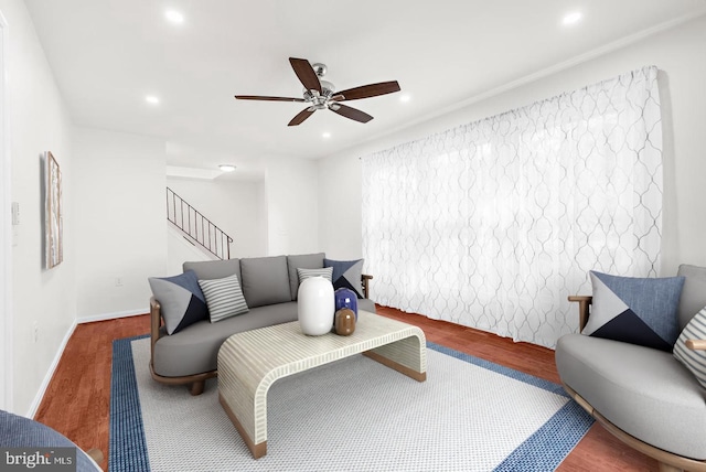 living room with dark wood-type flooring and ceiling fan