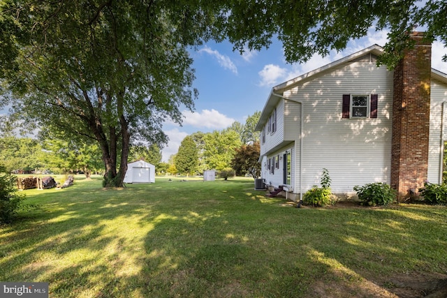 view of yard featuring cooling unit and a storage shed