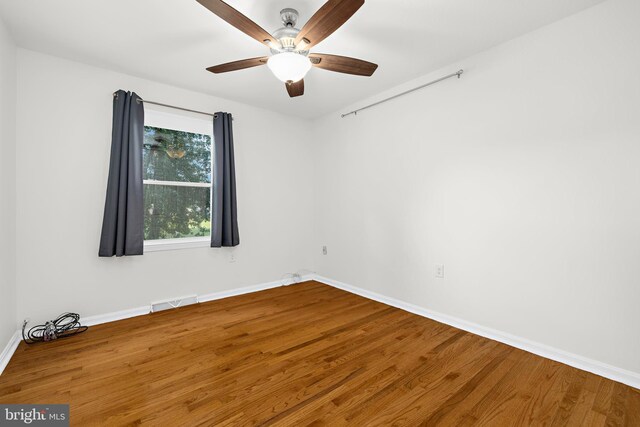 unfurnished room featuring wood-type flooring and ceiling fan