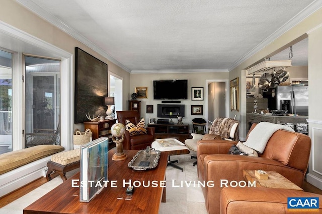 living room featuring a textured ceiling, an inviting chandelier, and crown molding