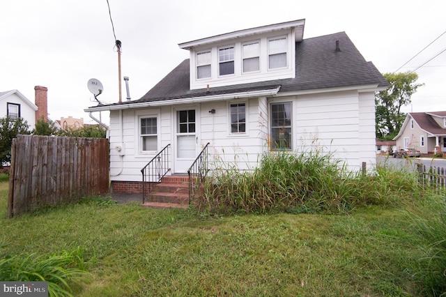 view of front facade with a front yard