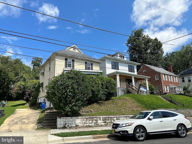 view of front of property featuring a porch