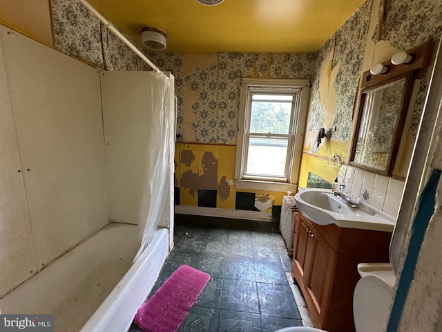 full bathroom with toilet, vanity, and shower / tub combo