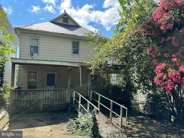 view of front facade with covered porch