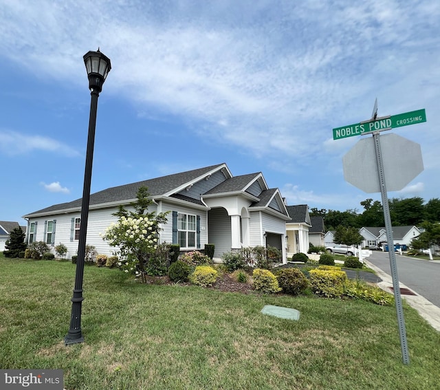 view of front facade with a front lawn