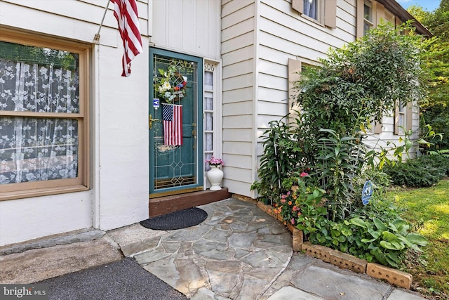 entrance to property featuring a patio area