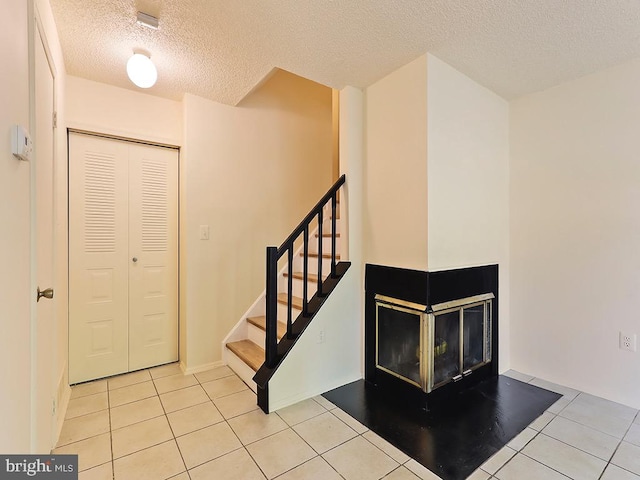 tiled entrance foyer featuring a textured ceiling