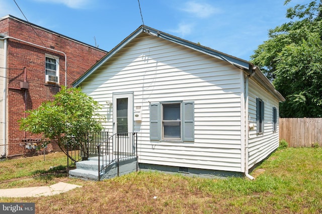 back of house featuring a lawn